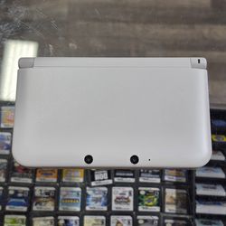 White Nintendo 3DS XL LL