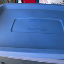 4 Large 18 Gallons Rubbermaid Roughguard Containers With Lids