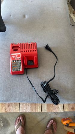Milwaukee M12/M18 Battery Charger