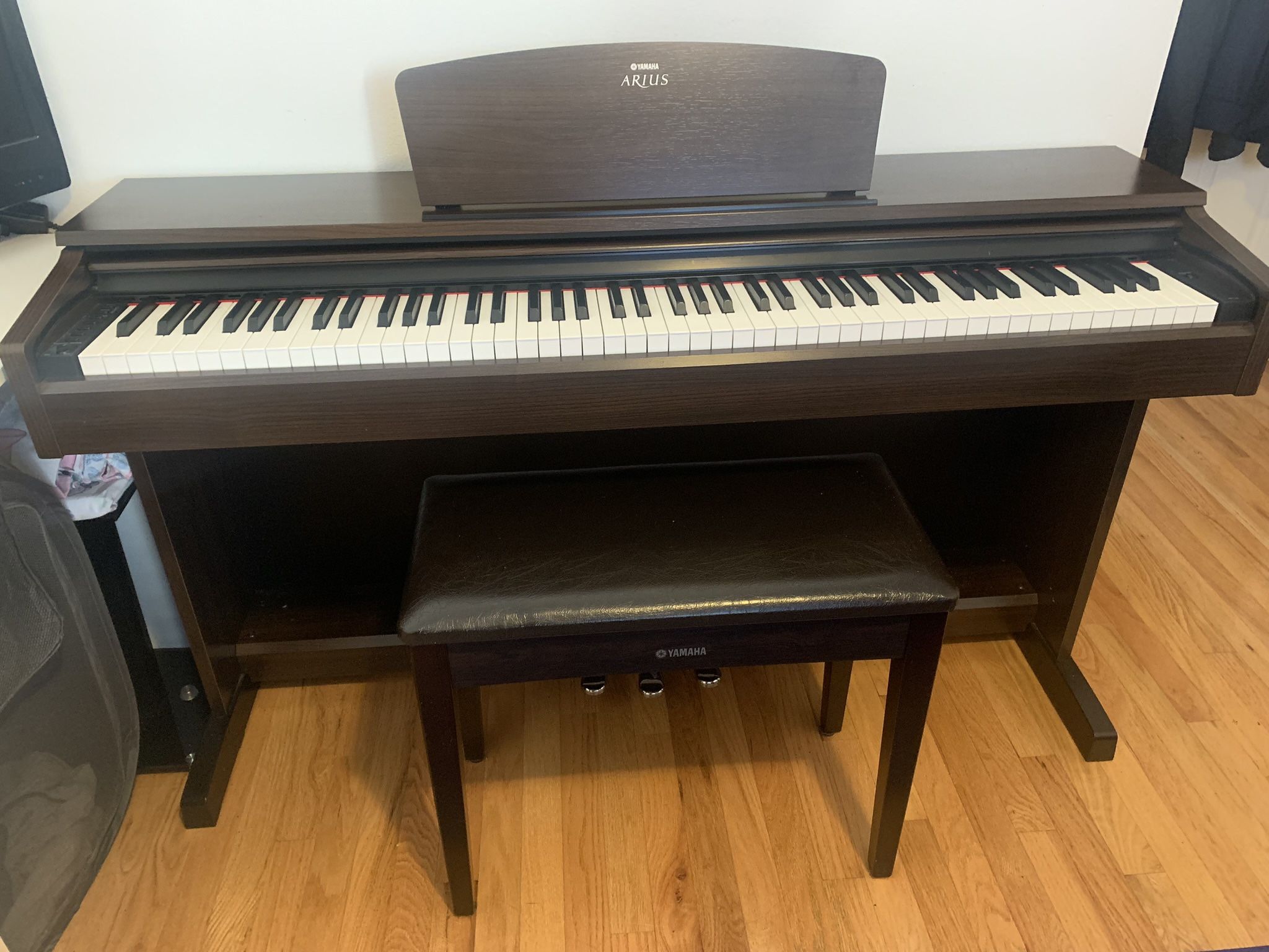 Yamaha Arius Traditional Digital Piano with Bench Rosewood - $600 (Edmonds WA)