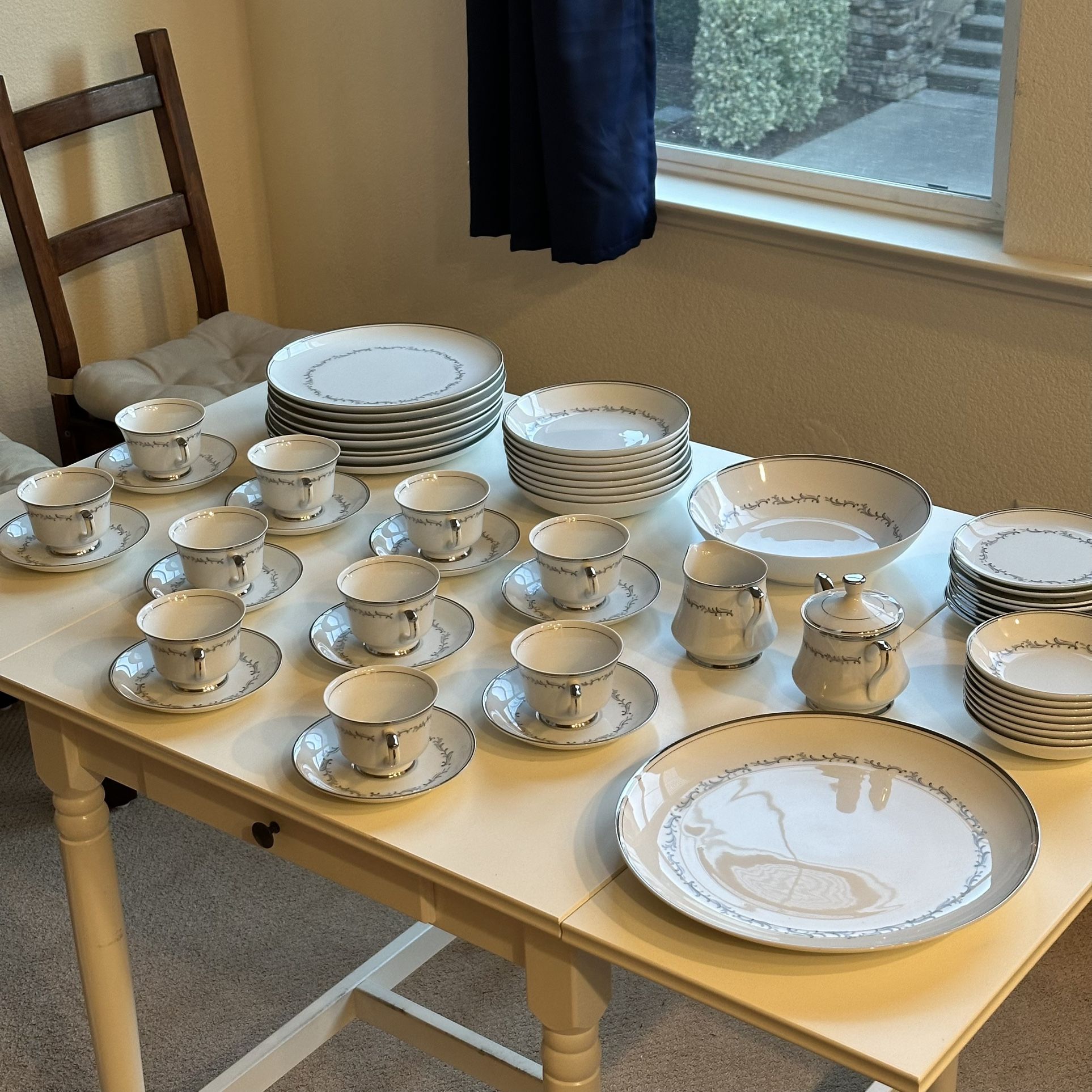Fine China Of Japan Vintage Empress Celebration 911 56 Piece Set 4 Serving Piece Set Service For 8