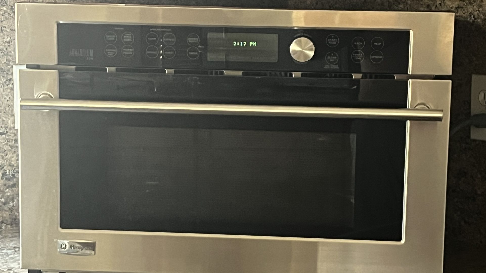 Monogram Built-In Oven with Advantium Speedcook Technology- 120V $500 Obo