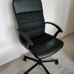 Swivel Roller Chair