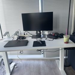 Autonomous Standing Desk 