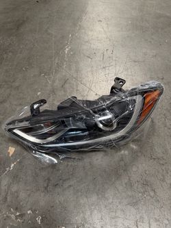 Headlights Fit for 2017-2018 Hyundai Elantra, Halogen, Black Housing