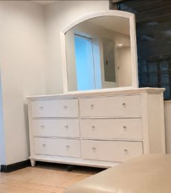 MIRROR STAND