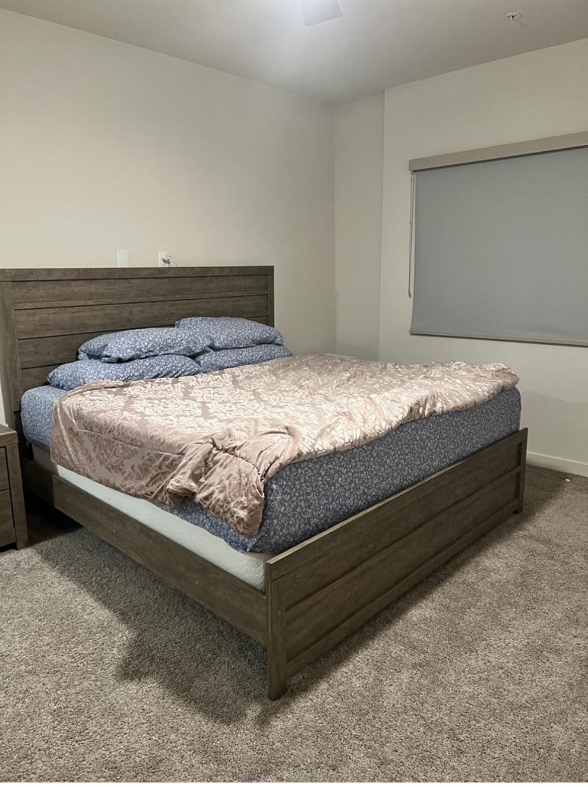 King Size Bed With Nightstand And Spring box