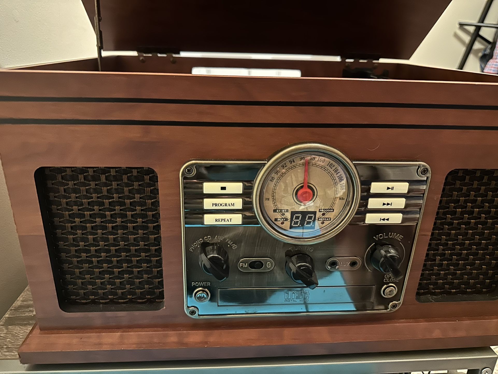 Record Player/ Bluetooth Speaker/ Radio