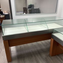 Custom Made Showcases 