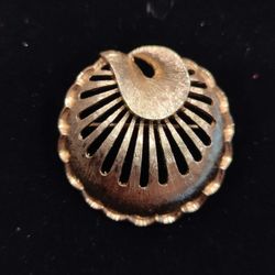Vintage Signed Fan Sea Shell Brooch Gold Tone