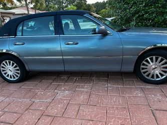 2004 Lincoln Town Car