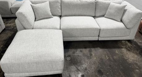 Dayna 4-Piece Modular Sectional – Light Gray Display Model – Like New