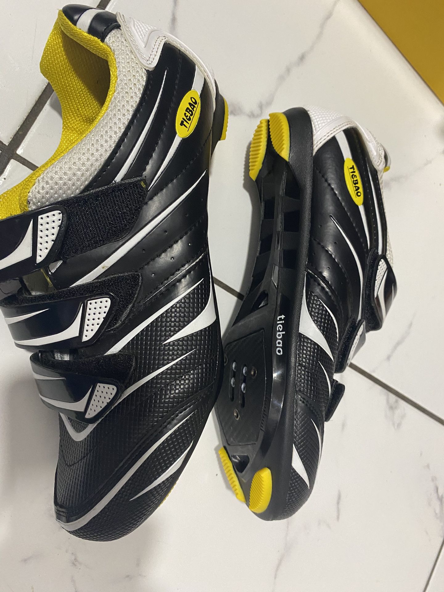 almost new cycling shoes Tiebao (you can see the size in the photos)