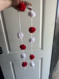 72 inch yarn pom-pom - Red/White