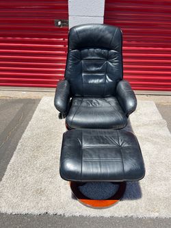 Nice BenchMaster leather chair/ recliner with  ottoman