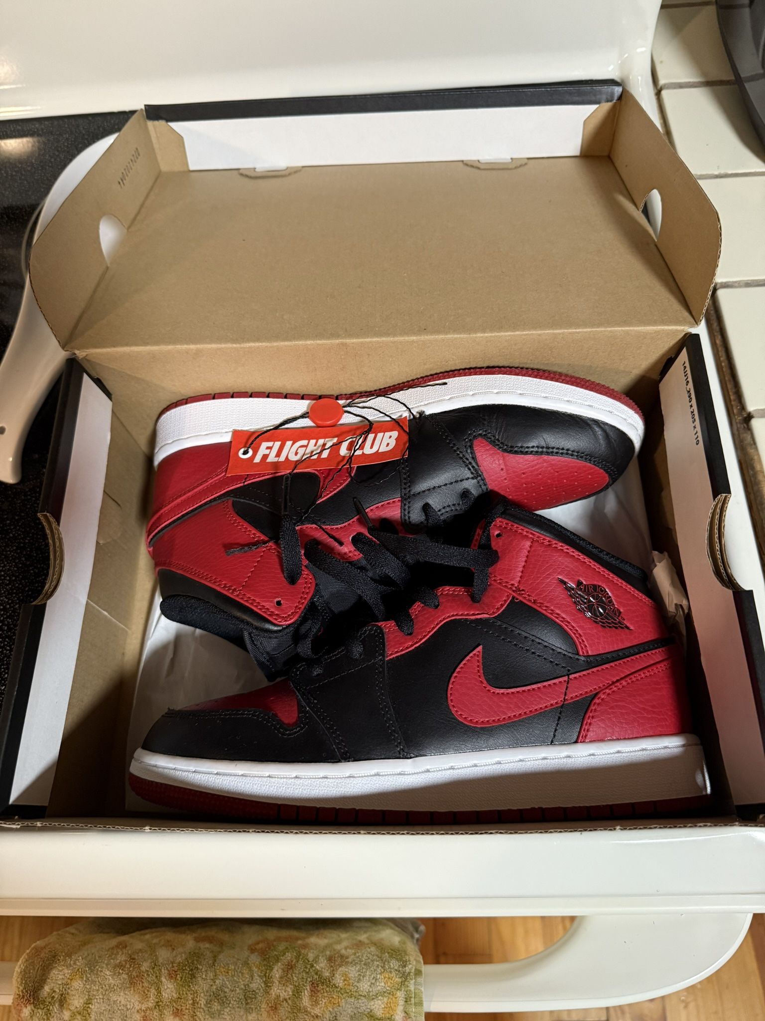 Kids Jordan Retro 1 Mid Banned Size 5 1/2