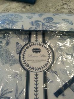 Portmeirion Botanic Blue basket and 4 napkins set..new
