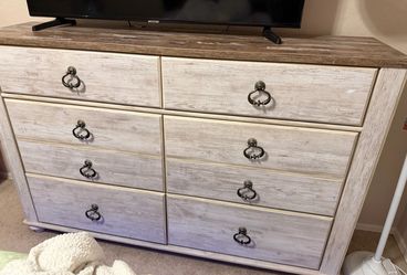 Wooden 6 drawer dresser - Great Condition