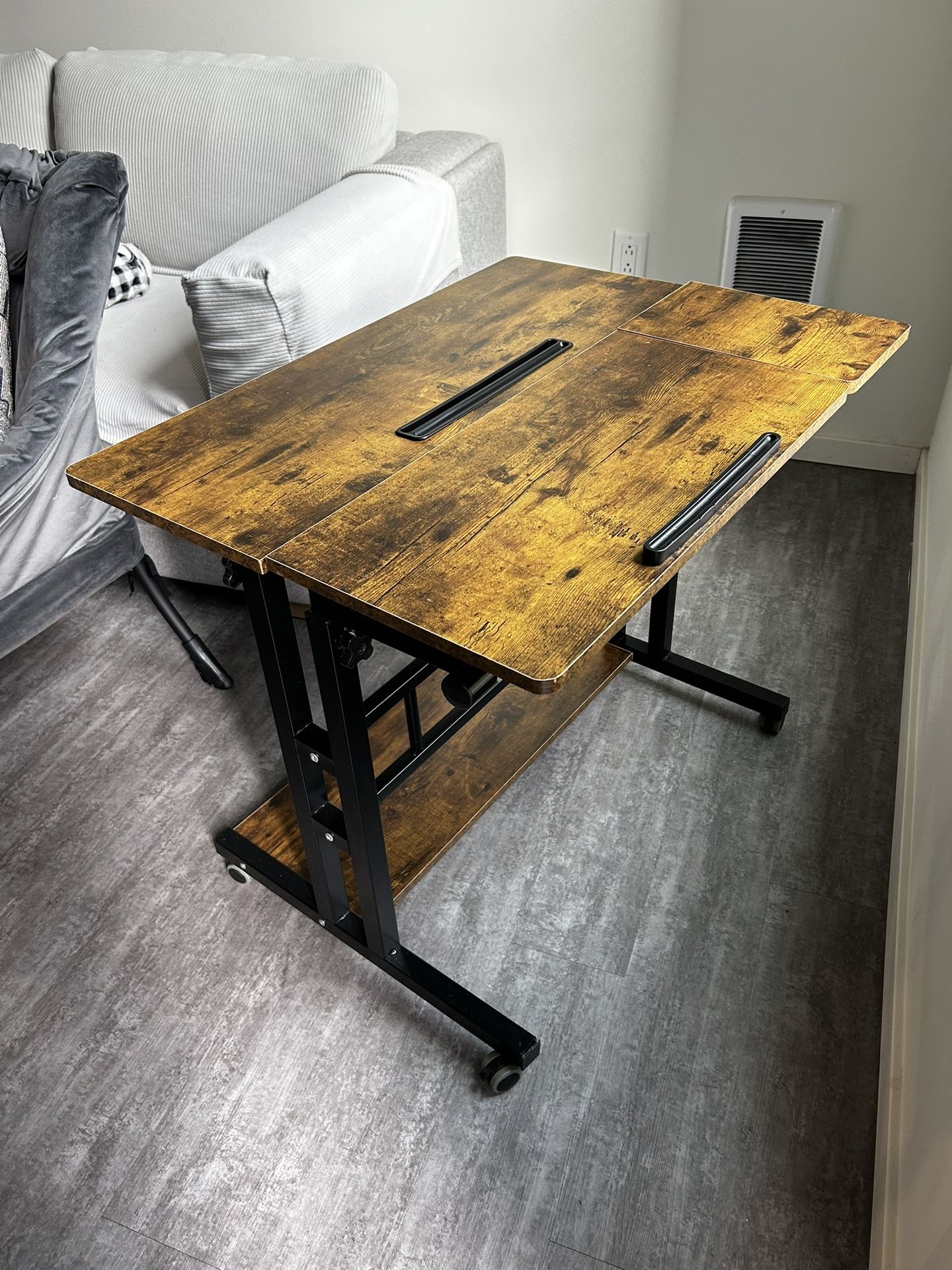 Computer desk
