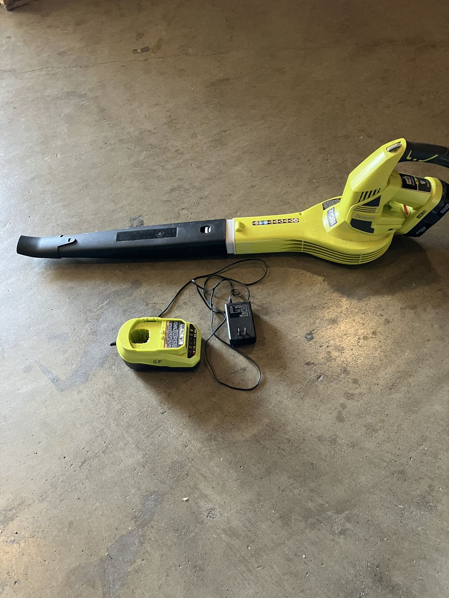 RYOBI Cordless Electric Blower W/Battery & Charger. Still In Good Condition And Working(See & Click On Pictures)