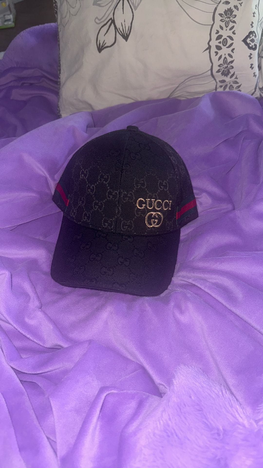 black gucci hat