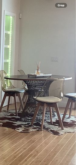 Oval Dining Table with Wire Pedestal Base