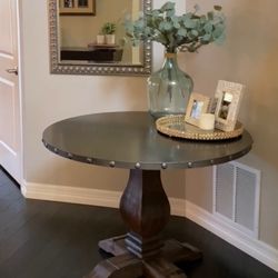 Round Accent Table – Metal Top & Wood Base – Foyer / Entry Table