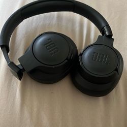 These Are Wireless JBL 