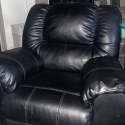 Leather Recliner  &  Futon  Set 150$ B.O 100$ Firm 