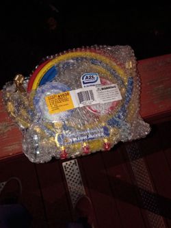 Yellow Jacket 2-Valve Manifold Gauge Set with Hoses