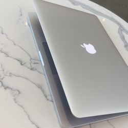 Apple MacBook Pro 15 “ Retina Quad I7 Processor 16GB RAM 500GB SSD $350