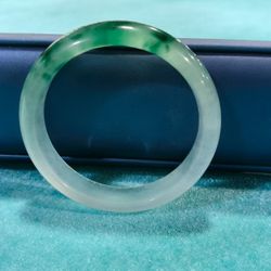 Jade bracelet, a treasure on the wrist