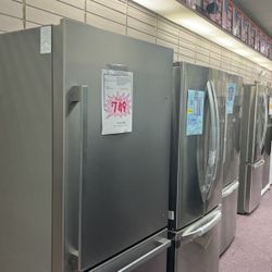 Refrigerator 33” Inches Bottom Freezer New Open Box And 1 Year Warranty 