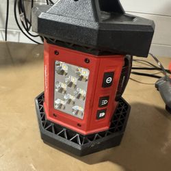Milwaukee Light And Baterry  5.0 M18