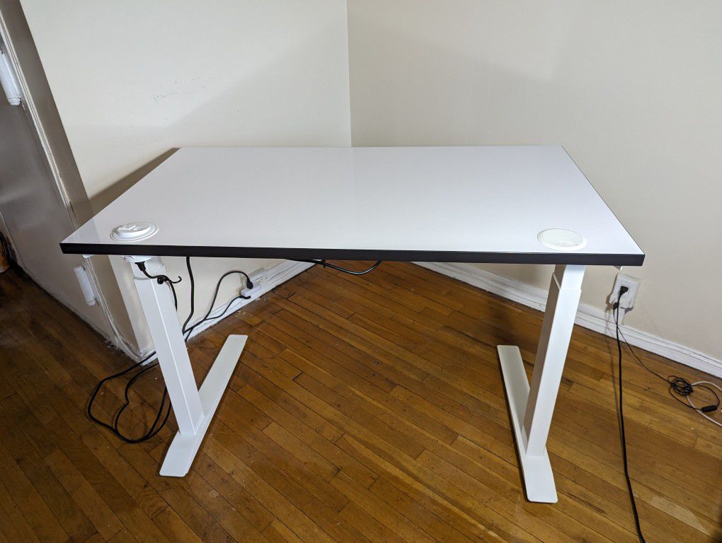 Fully Jarvis standing desk (whiteboard top)