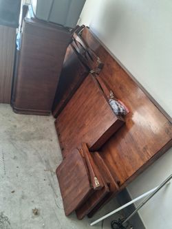 Beautiful 1,800 Dining room table with 4 chairs
