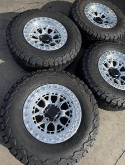 🚨🚘Bendo un set de Rines nuevos con llantas usados 28570R17 para Toyota Tacoma Chevy silverado