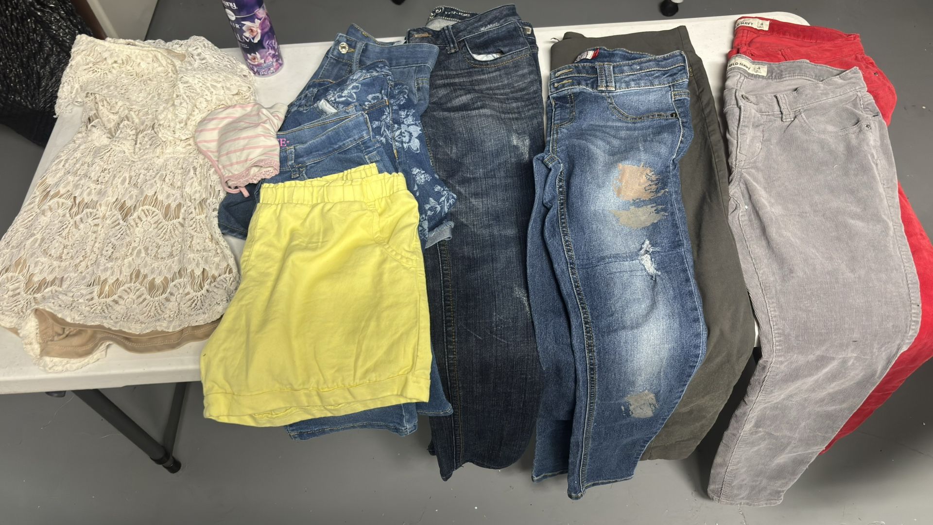 Women’s Clothes X-Large Bras, Shorts, Leggings , Jeans , Sleeveless Shirts, Long Sleeved Shirts 