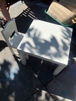 Child table and chair