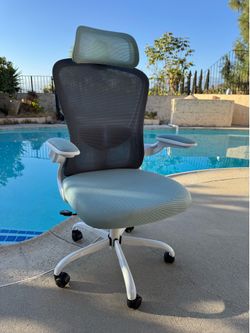 Ergonomic Mesh Office Chair – Assembled – $45