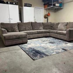 Large Gray Fabric Sectional Sofa with Chaise