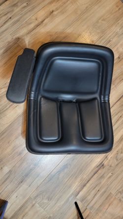 Black Vinyl Tractor / Lawn Mower Seat