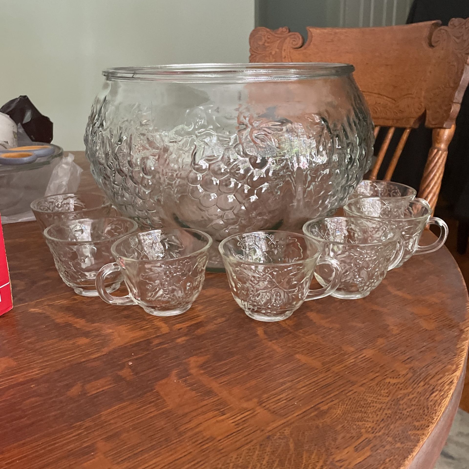 Punch Bowl With 7 Cups -15$