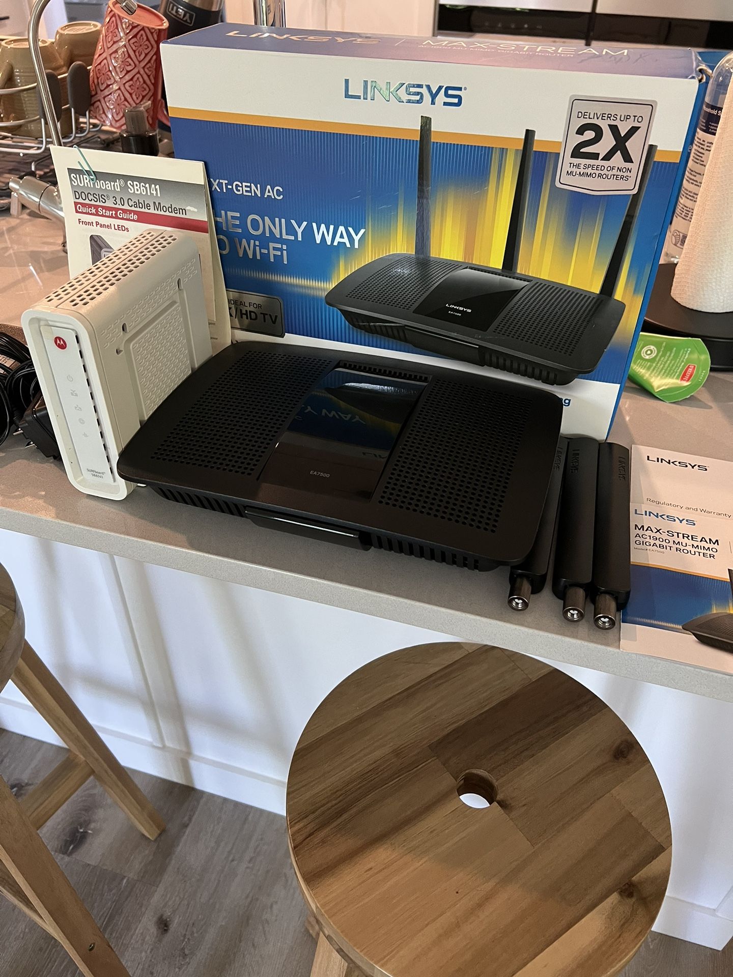 Surfboard SB6141 Modem + Linsys AC1900 Router