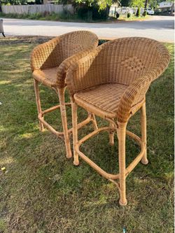 Wicker bar seats set (2)