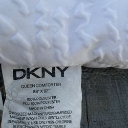 DKNY Duvet Cover! Queen