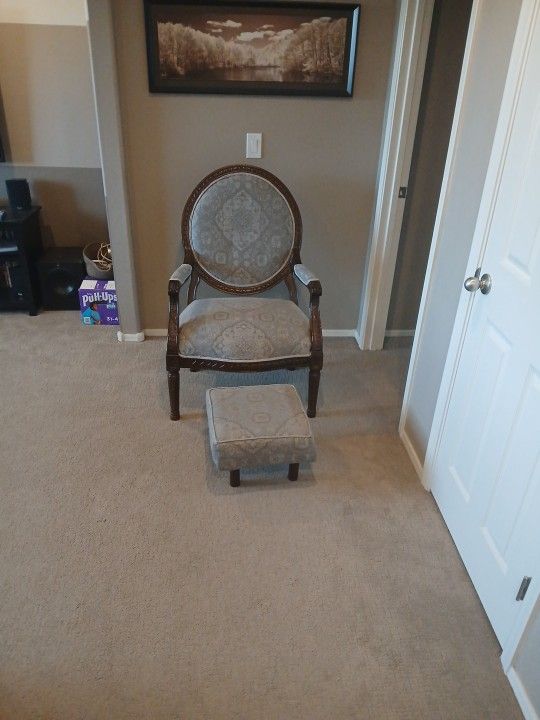 Elegant Armchair w/ Matching Ottoman