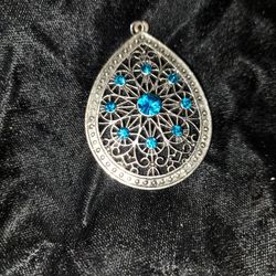 Nice Tear Drop Pendant Silver Toned Blue Sapphire Like Stones