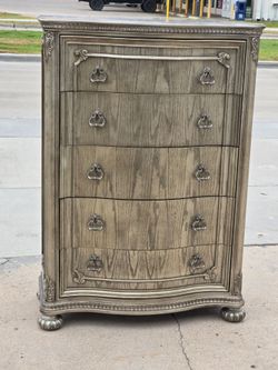 DRESSER