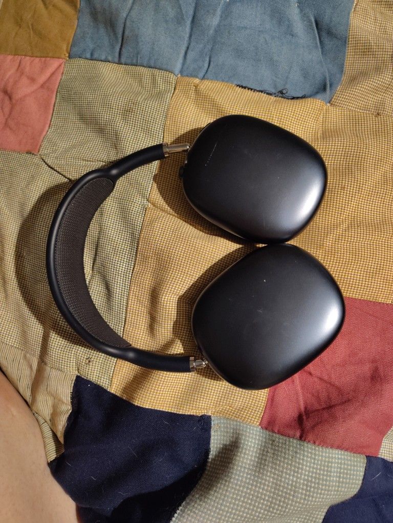 Apple Air Pod Pro Max Headphones Like New